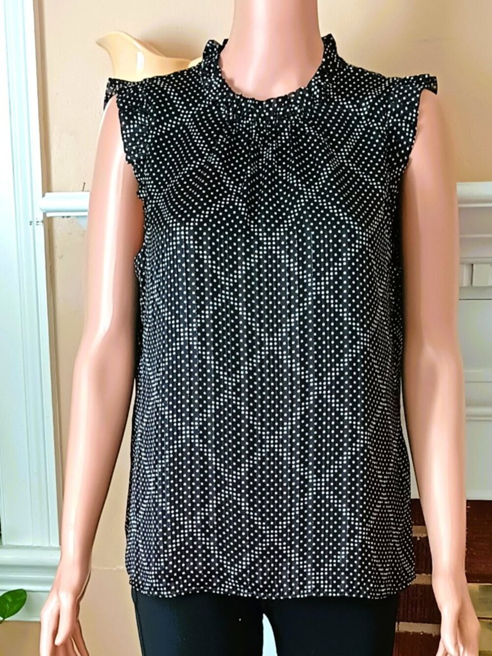 J.Crew Sleeveless Ruffle Neck Top M Black Polka Dot Sleeveless Lined Blouse